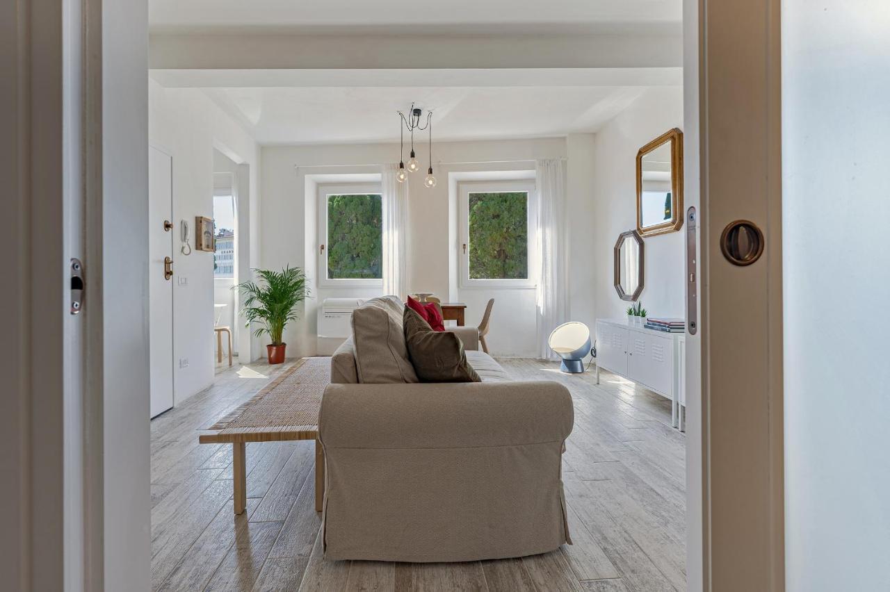Apartment Via Avelli, 4 - Charming - Delightful And Bright 3rd-floor Without Elevator, Overlooking One Of Florence's Beautiful Squares, Exceptionally Located For Exploring The *