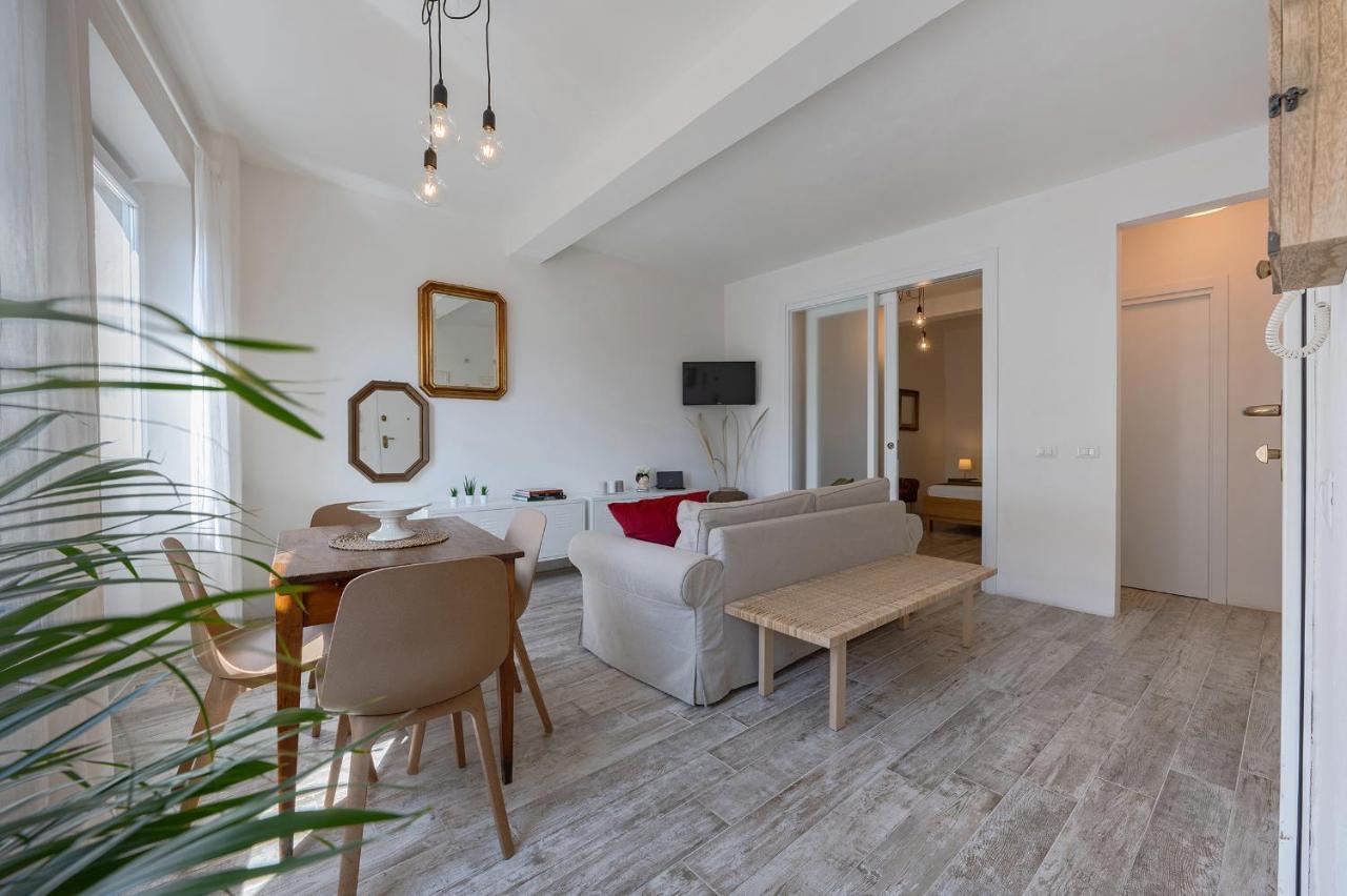 Via Avelli, 4 - Charming - Delightful And Bright 3rd-floor Without Elevator, Overlooking One Of Florence's Beautiful Squares, Exceptionally Located For Exploring The Apartment *