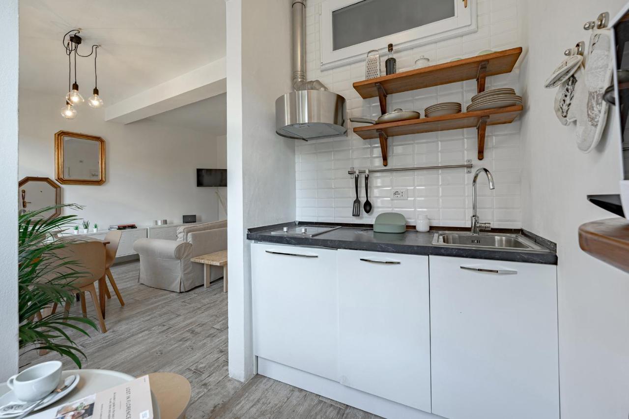 Via Avelli, 4 - Charming - Delightful And Bright 3rd-floor Without Elevator, Overlooking One Of Florence's Beautiful Squares, Exceptionally Located For Exploring The Apartment *